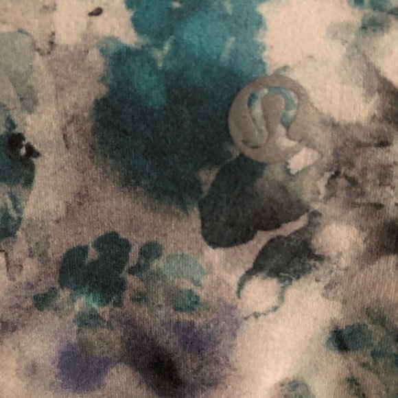 Lululemon ~ size 12 ~ only worn a handful of times - Picture 4 of 4